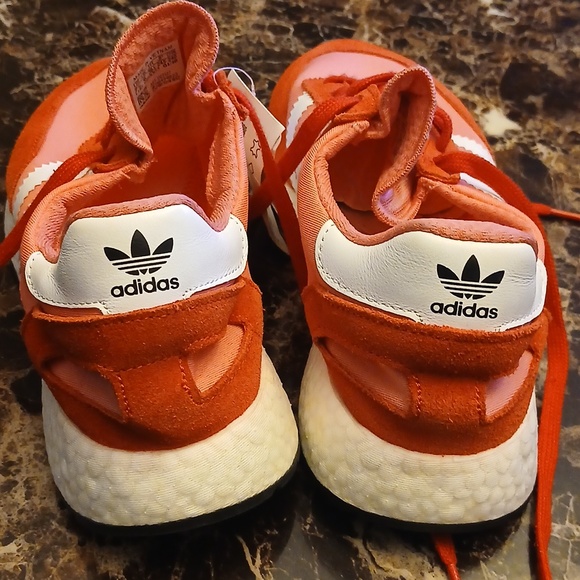 NWT ADIDAS RUNNERS - Picture 4 of 5
